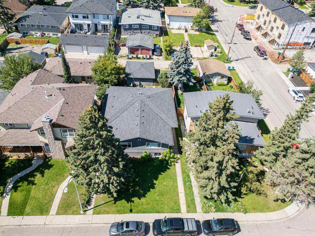 MLS® A2247580 - 3105 A & B, 3017 A & B 38 Street SW in Glenbrook Calgary, Residential