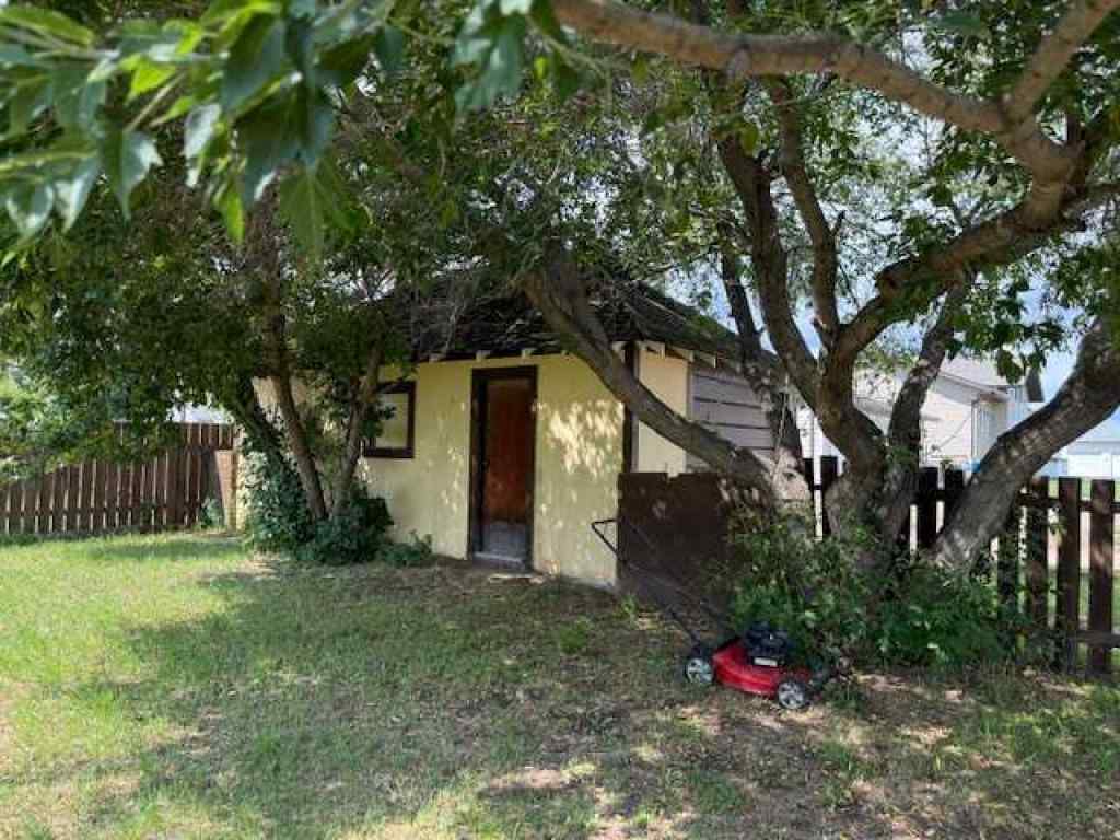 MLS® A2247584 - 5040 51 Street  in NONE Hardisty, Residential