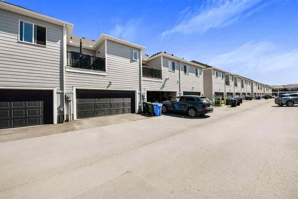 MLS® A2247600 - 19627 Sheriff King Street SW in Yorkville Calgary, Residential