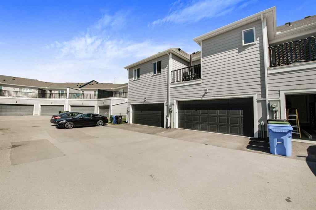 MLS® A2247600 - 19627 Sheriff King Street SW in Yorkville Calgary, Residential
