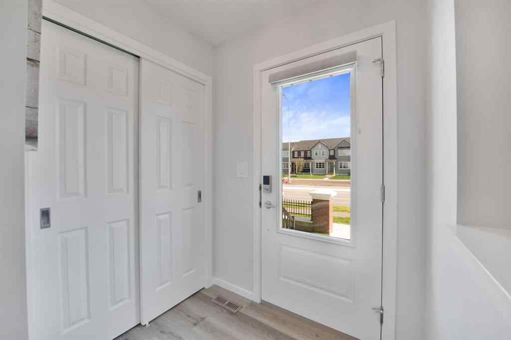 MLS® A2247600 - 19627 Sheriff King Street SW in Yorkville Calgary, Residential
