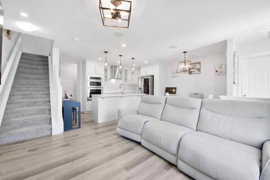 MLS® A2247600 - 19627 Sheriff King Street SW in Yorkville Calgary, Residential