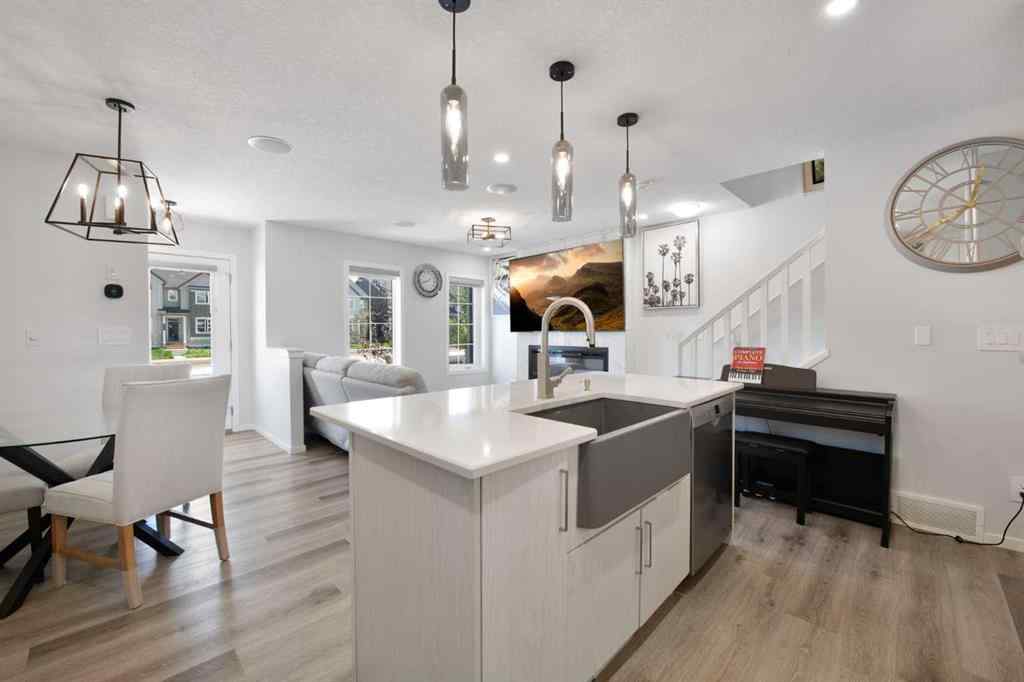 MLS® A2247600 - 19627 Sheriff King Street SW in Yorkville Calgary, Residential