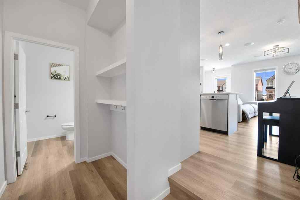 MLS® A2247600 - 19627 Sheriff King Street SW in Yorkville Calgary, Residential