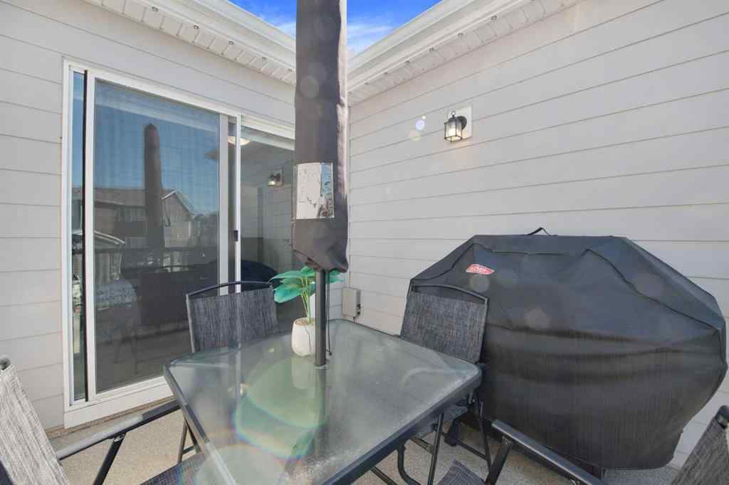 MLS® A2247600 - 19627 Sheriff King Street SW in Yorkville Calgary, Residential
