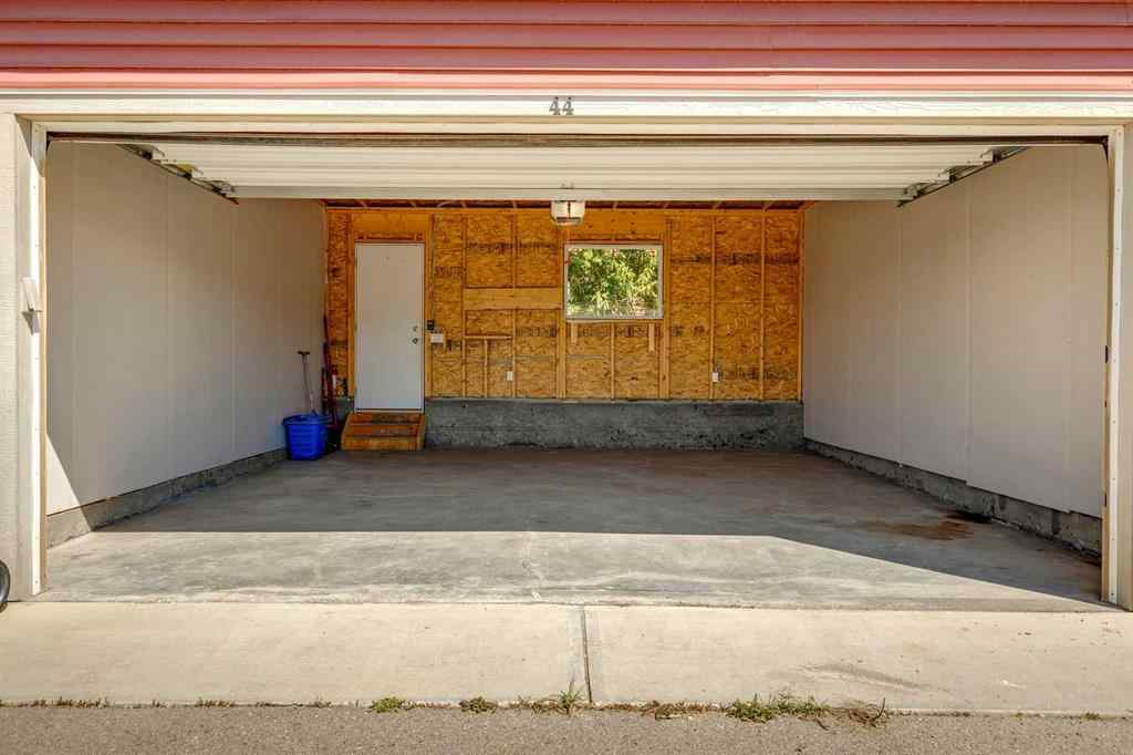 MLS® A2247610 - 44 Sunvalley Road  in Sunset Ridge Cochrane, Residential