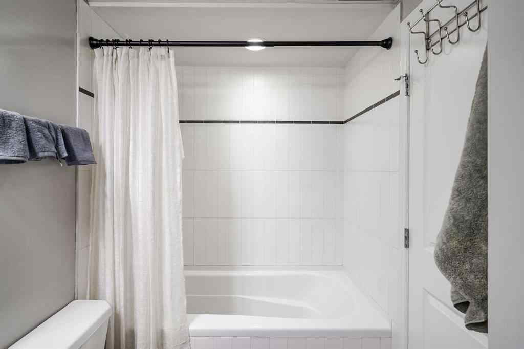 MLS® A2247612 - Unit #1402 910 5 Avenue SW in Downtown Commercial Core Calgary, Residential