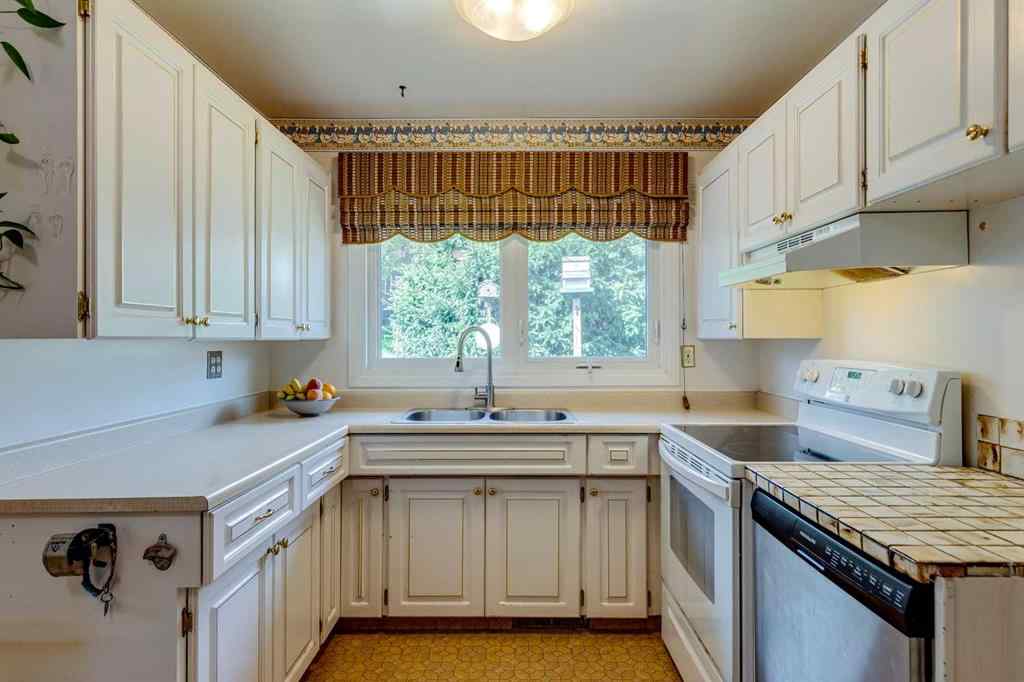 MLS® A2247621 - 5023 Nemiskam Road NW in North Haven Calgary, Residential