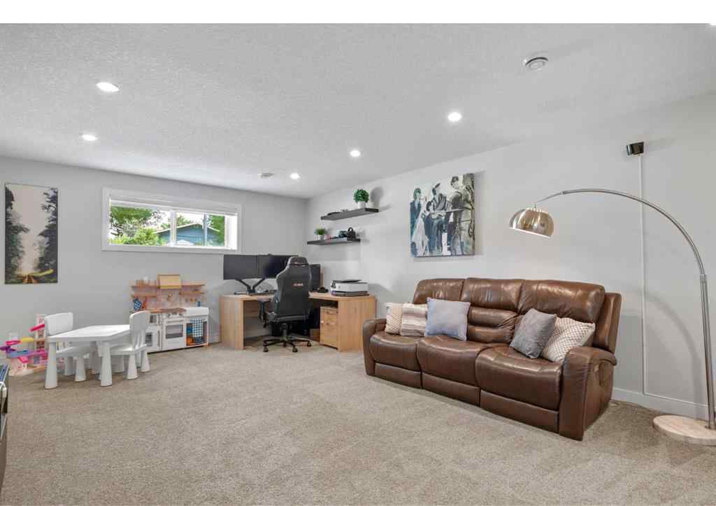 MLS® A2247634 - 1243 19 Street NE in Mayland Heights Calgary, Residential