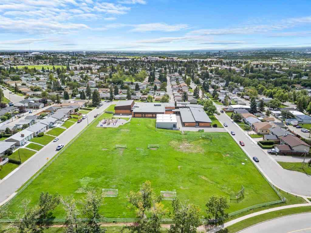 MLS® A2247634 - 1243 19 Street NE in Mayland Heights Calgary, Residential