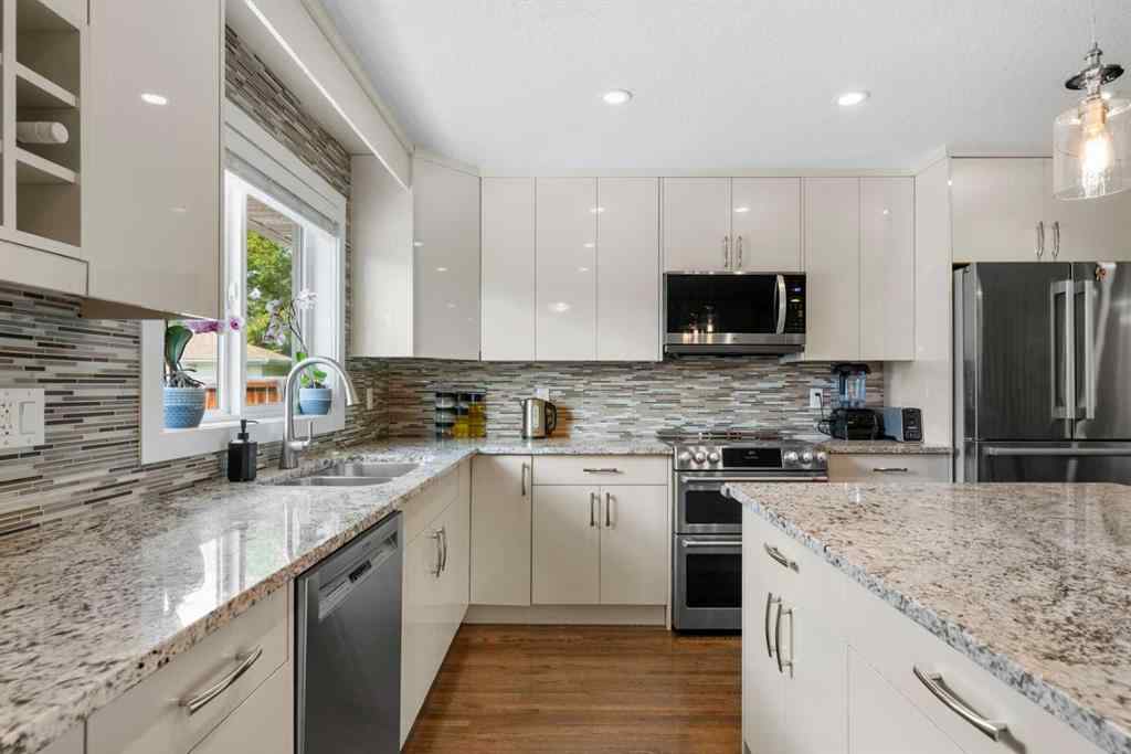 MLS® A2247634 - 1243 19 Street NE in Mayland Heights Calgary, Residential