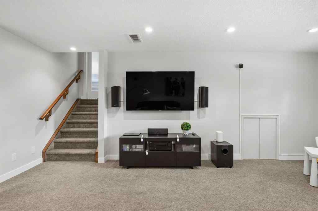 MLS® A2247634 - 1243 19 Street NE in Mayland Heights Calgary, Residential