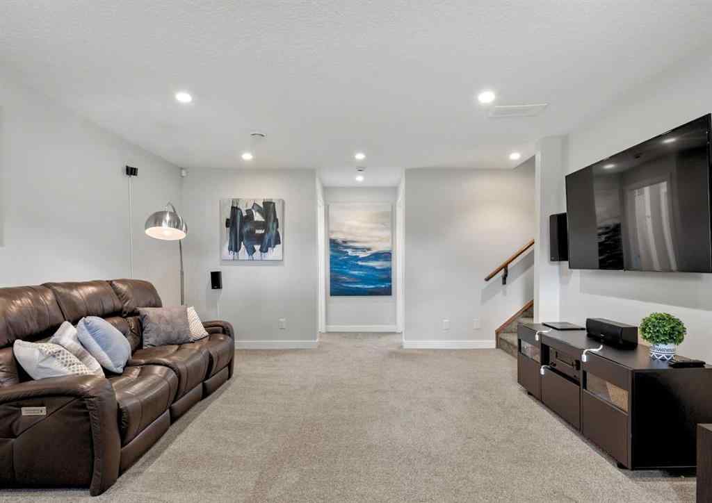 MLS® A2247634 - 1243 19 Street NE in Mayland Heights Calgary, Residential