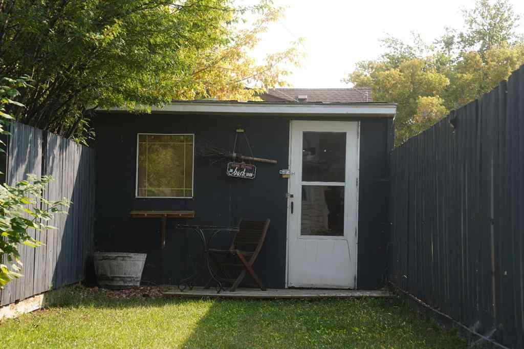 MLS® A2247658 - 725 2 Avenue W in Downtown Drumheller, Residential