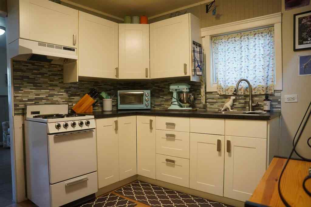 MLS® A2247658 - 725 2 Avenue W in Downtown Drumheller, Residential