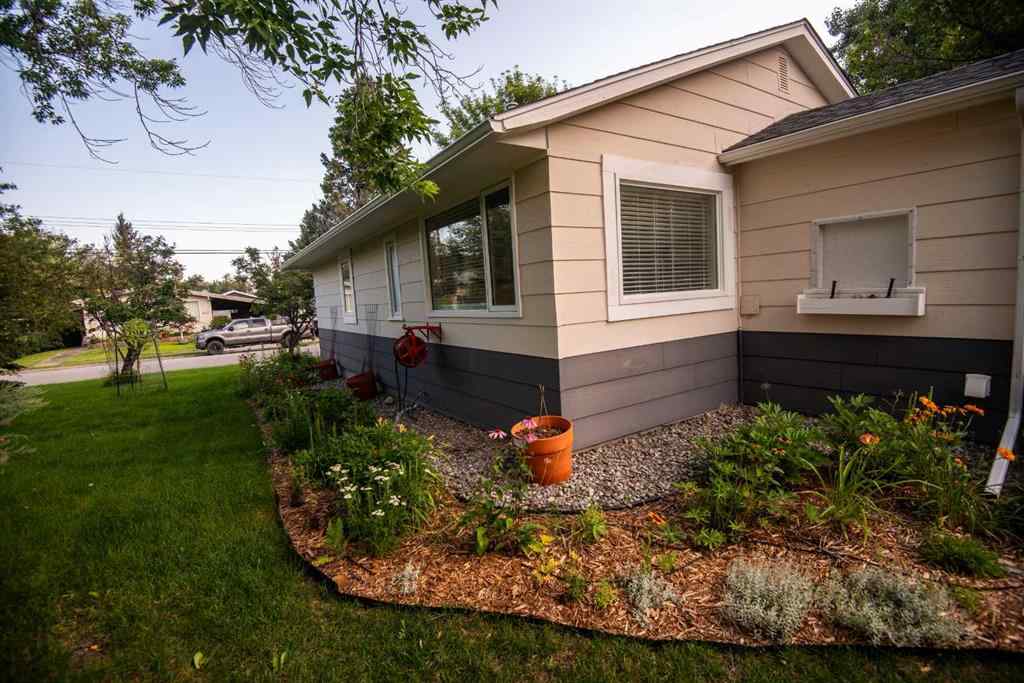 MLS® A2247700 - 942 Willow Street  in NONE Pincher Creek, Residential
