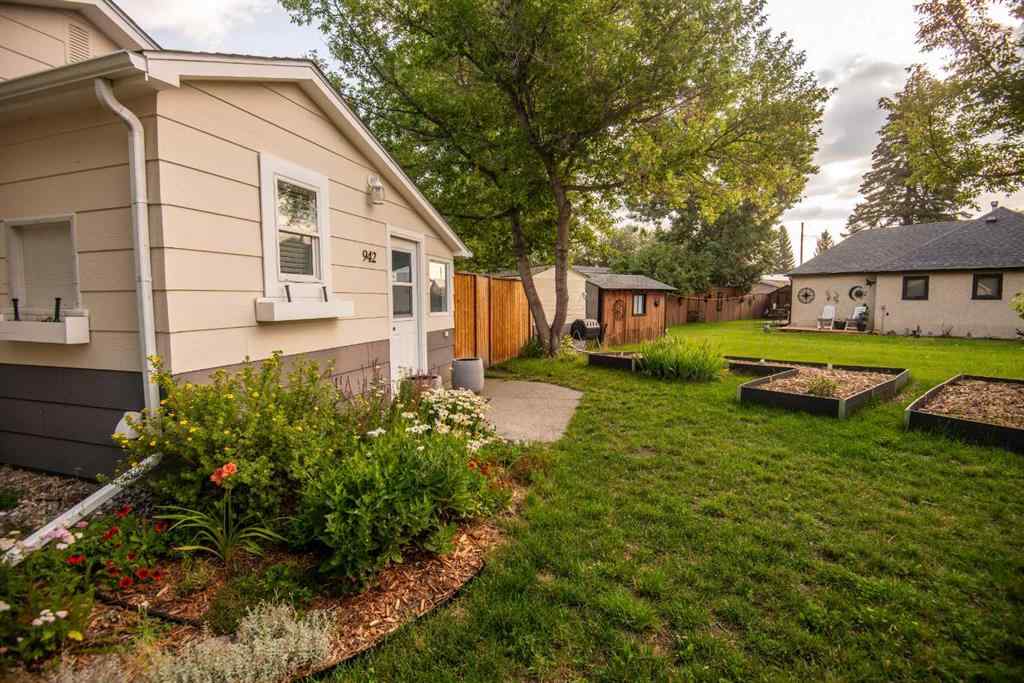 MLS® A2247700 - 942 Willow Street  in NONE Pincher Creek, Residential