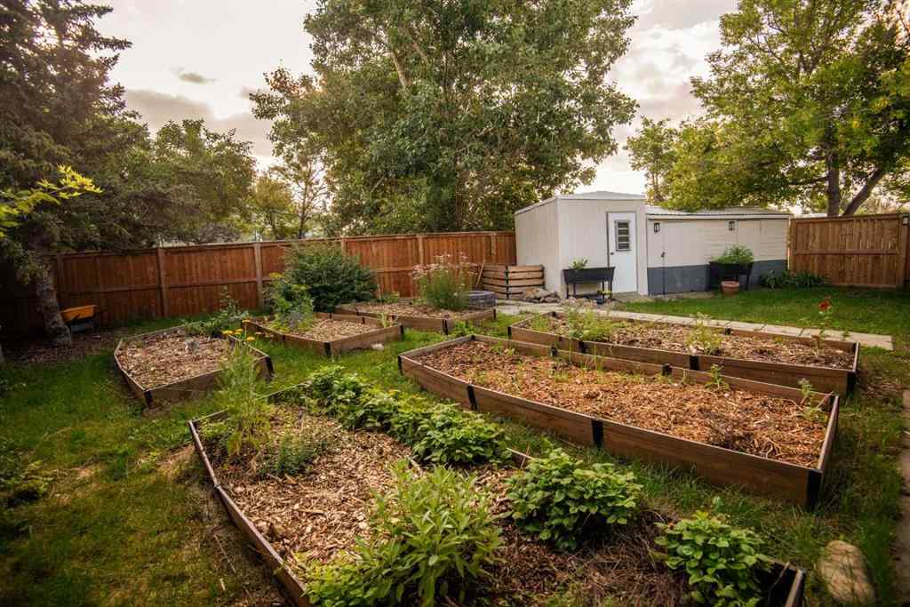 MLS® A2247700 - 942 Willow Street  in NONE Pincher Creek, Residential