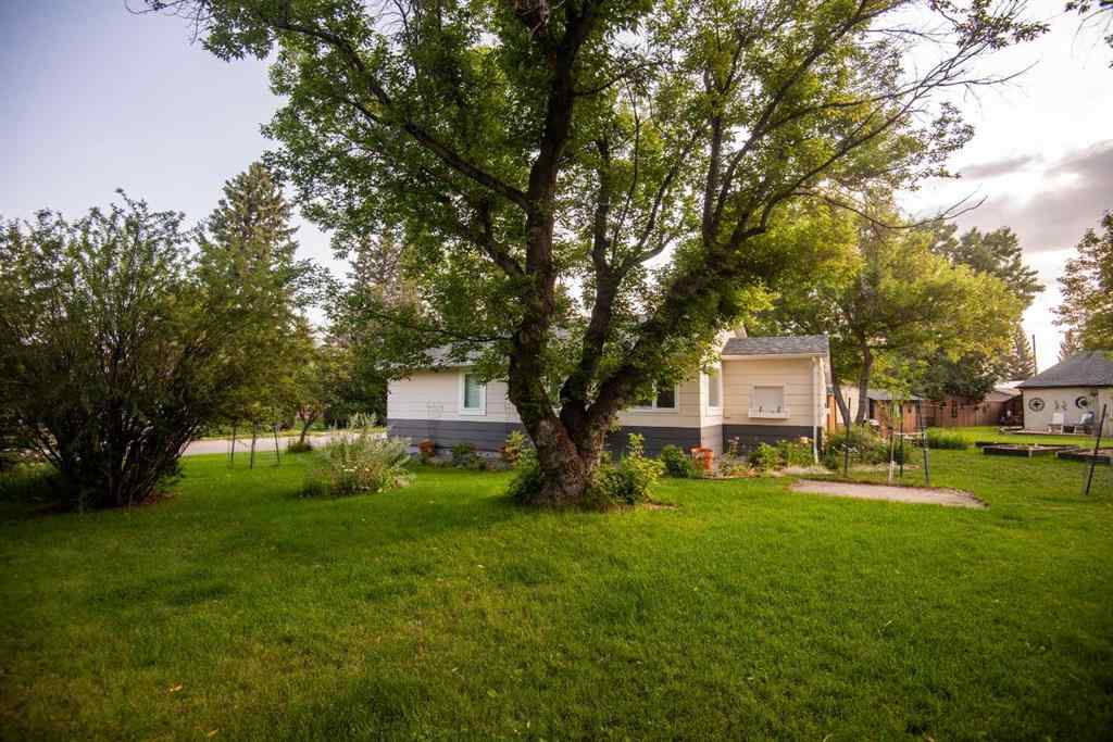 MLS® A2247700 - 942 Willow Street  in NONE Pincher Creek, Residential