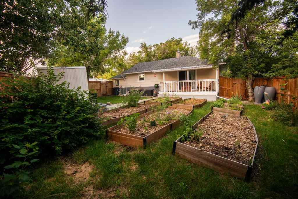 MLS® A2247700 - 942 Willow Street  in NONE Pincher Creek, Residential