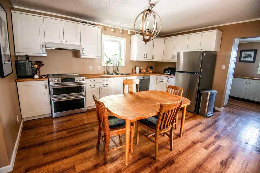 MLS® A2247700 - 942 Willow Street  in NONE Pincher Creek, Residential