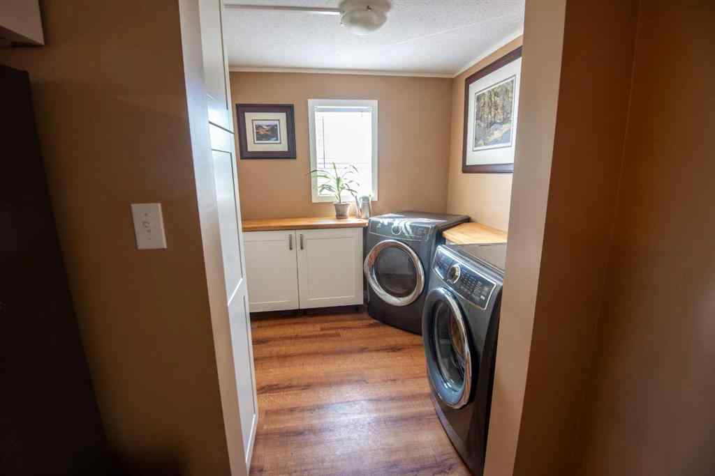 MLS® A2247700 - 942 Willow Street  in NONE Pincher Creek, Residential