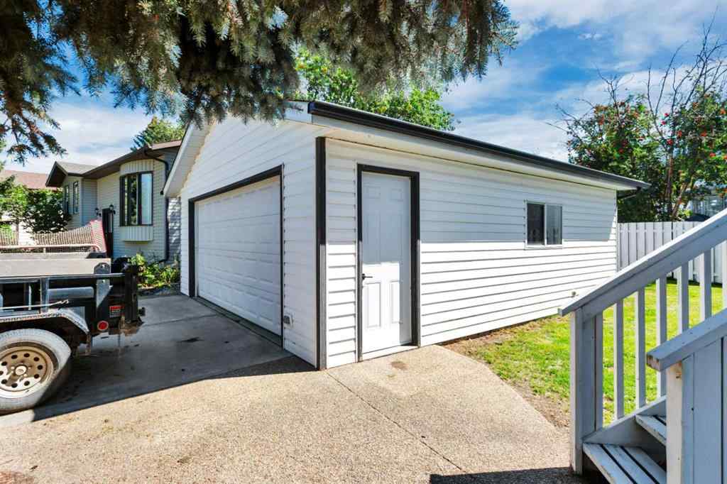 MLS® A2247704 - 11 Maple Bay  in Woodlands Lacombe, Residential