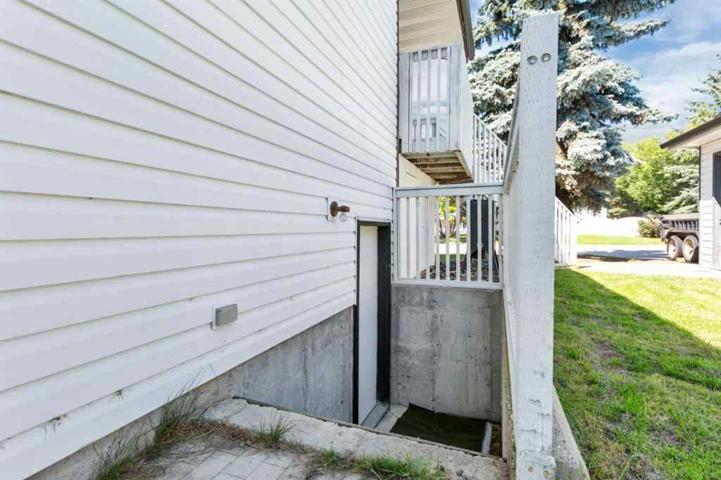 MLS® A2247704 - 11 Maple Bay  in Woodlands Lacombe, Residential
