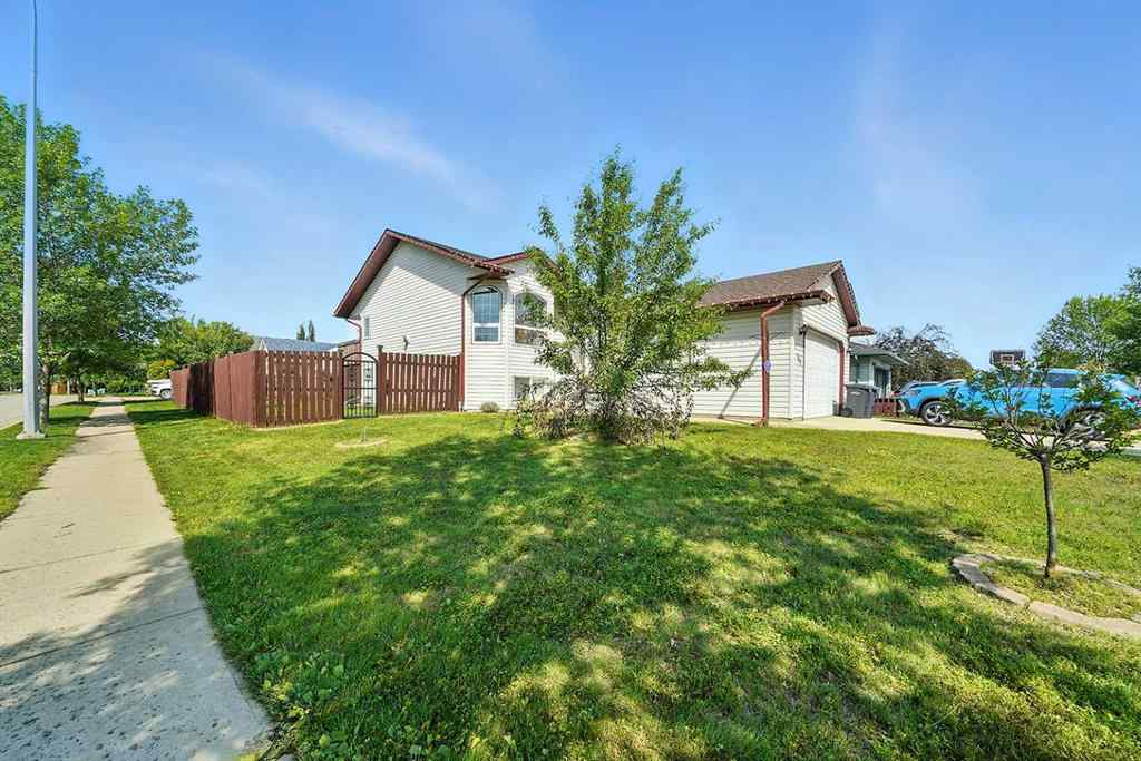 MLS® A2247705 - 108 Herder Drive  in Hewlett Park Sylvan Lake, Residential