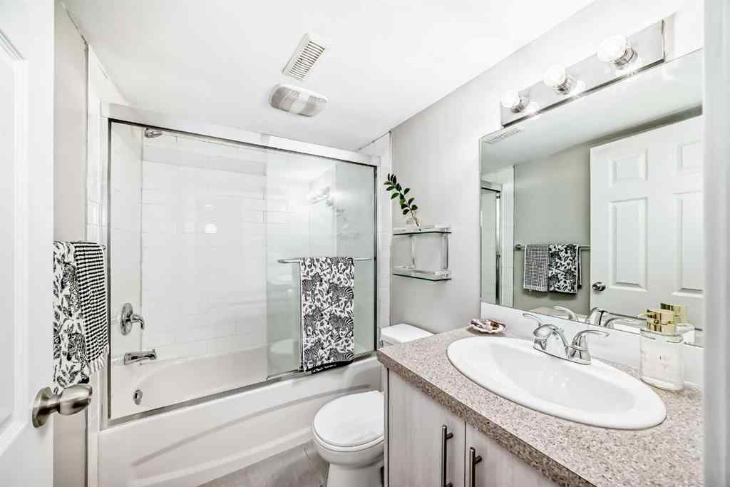 MLS® A2247712 - Unit #3 4547 7 Avenue SE in Forest Heights Calgary, Residential