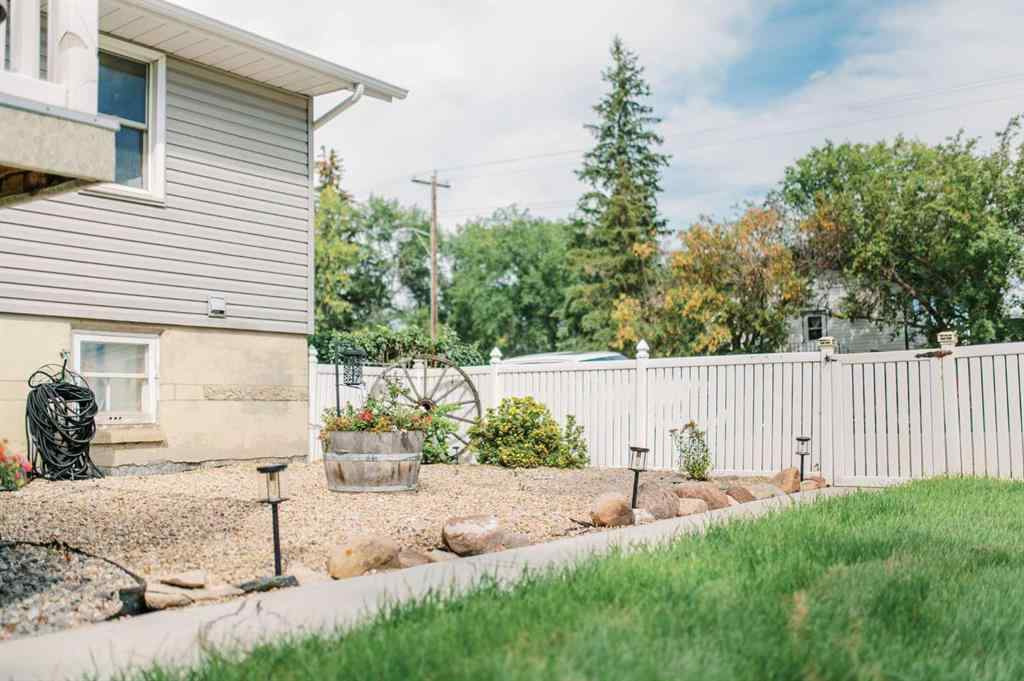 MLS® A2247725 - 6101 50A Avenue  in Rosedale Stettler, Residential