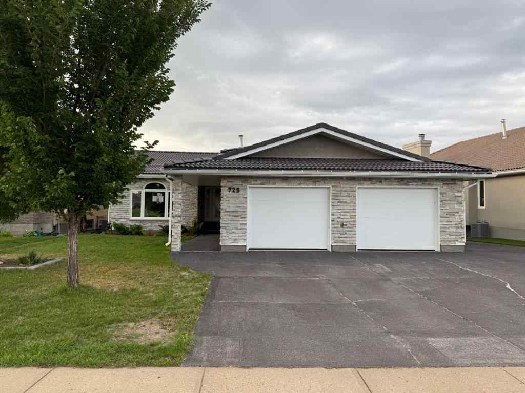 MLS® A2247759 - 725 Taylor Road SE in Ross Glen Medicine Hat, Residential