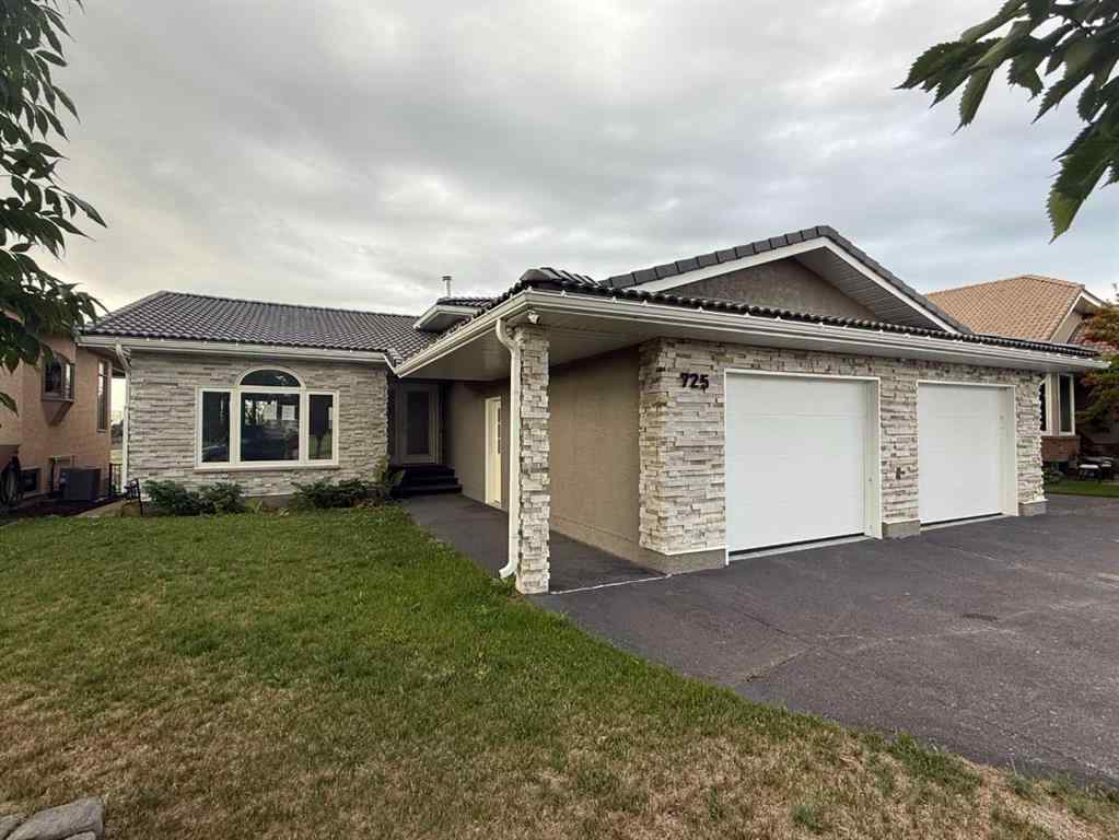 MLS® A2247759 - 725 Taylor Road SE in Ross Glen Medicine Hat, Residential