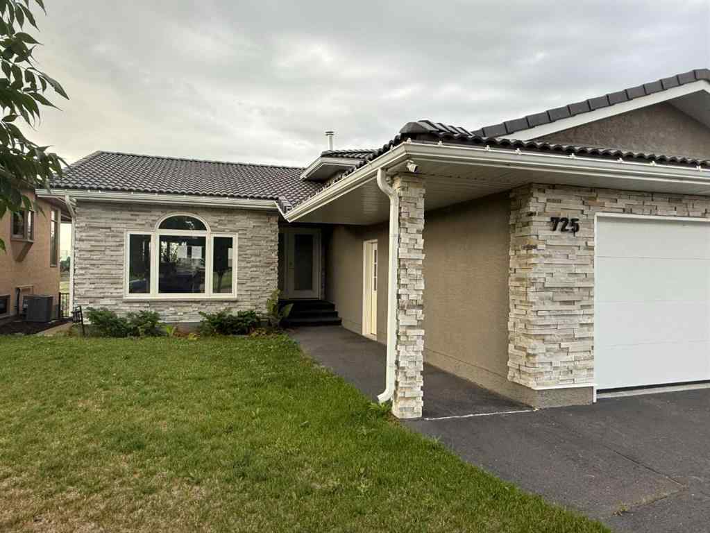 MLS® A2247759 - 725 Taylor Road SE in Ross Glen Medicine Hat, Residential