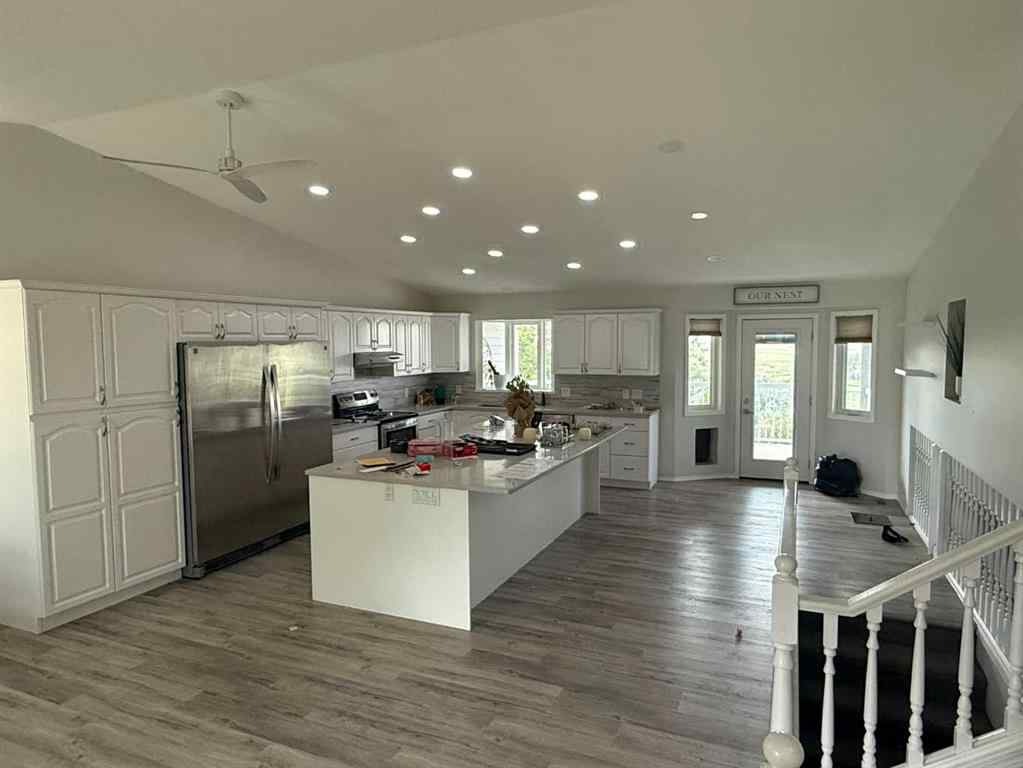 MLS® A2247759 - 725 Taylor Road SE in Ross Glen Medicine Hat, Residential