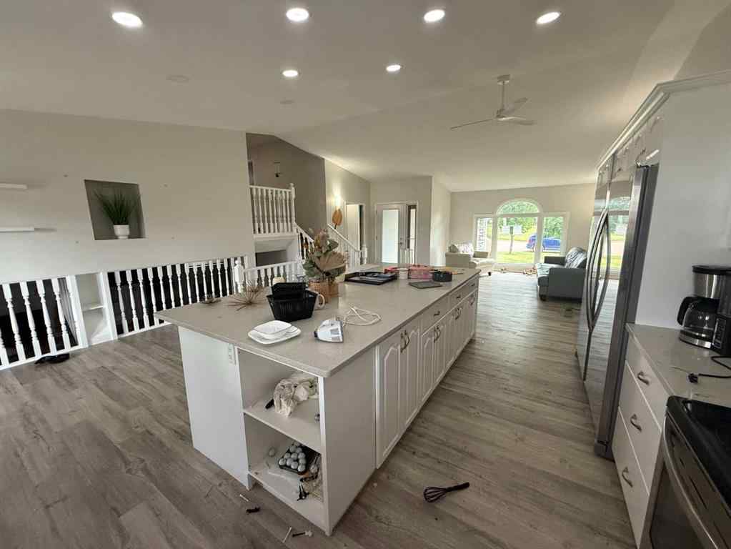MLS® A2247759 - 725 Taylor Road SE in Ross Glen Medicine Hat, Residential