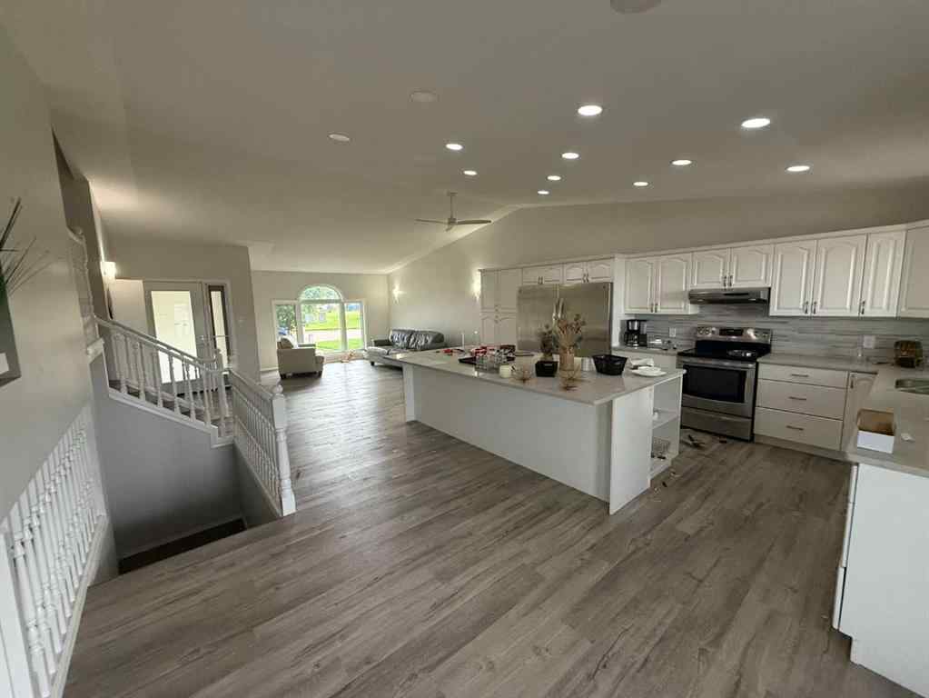 MLS® A2247759 - 725 Taylor Road SE in Ross Glen Medicine Hat, Residential