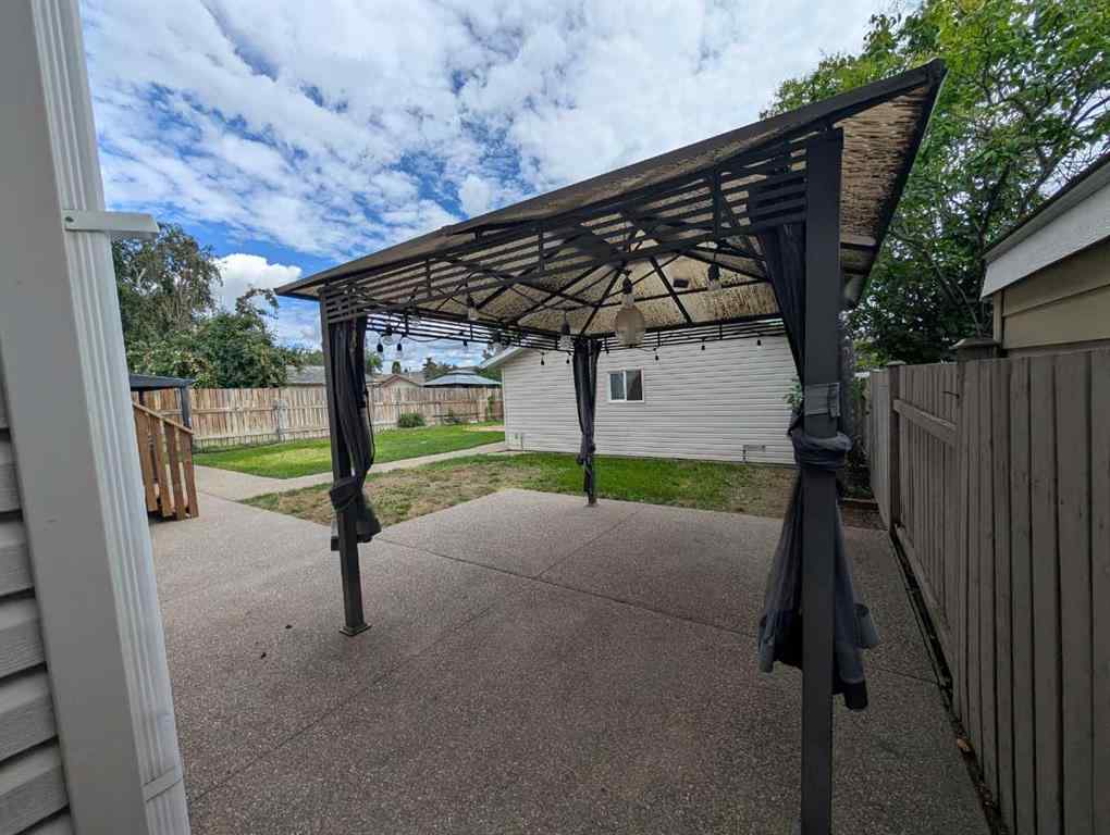 MLS® A2247769 - 2057 7 Avenue NE in Northeast Crescent Heights Medicine Hat, Residential