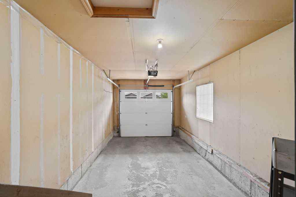 MLS® A2247775 - 31 Silvergrove Close NW in Silver Springs Calgary, Residential