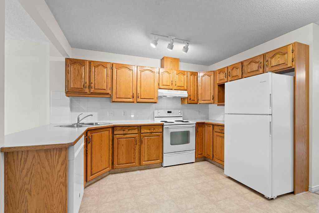 MLS® A2247775 - 31 Silvergrove Close NW in Silver Springs Calgary, Residential