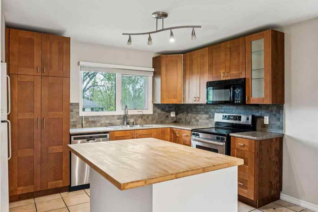 MLS® A2247777 - 439 Hendon Drive NW in Highwood Calgary, Residential