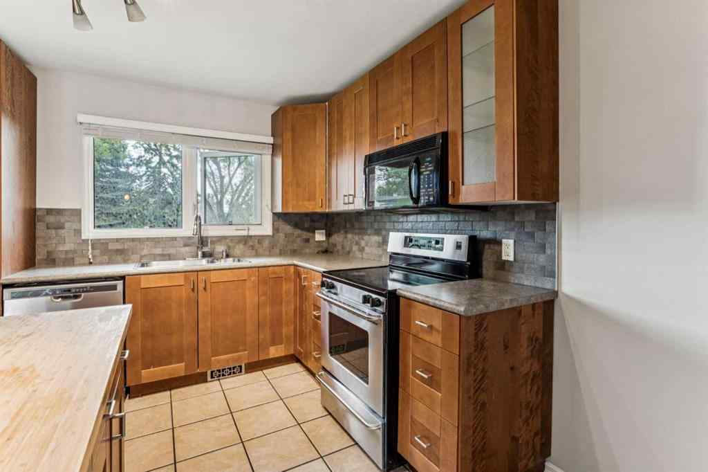 MLS® A2247777 - 439 Hendon Drive NW in Highwood Calgary, Residential
