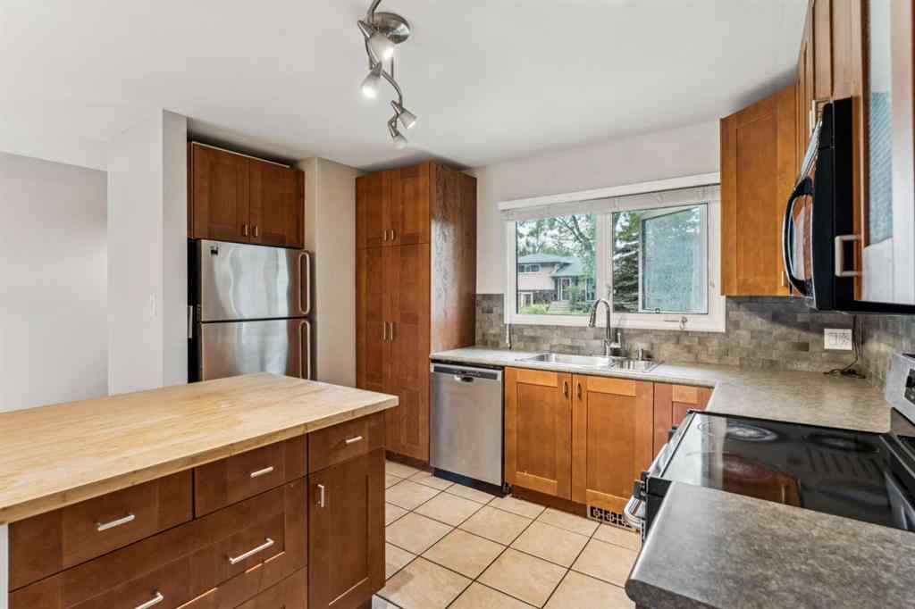 MLS® A2247777 - 439 Hendon Drive NW in Highwood Calgary, Residential