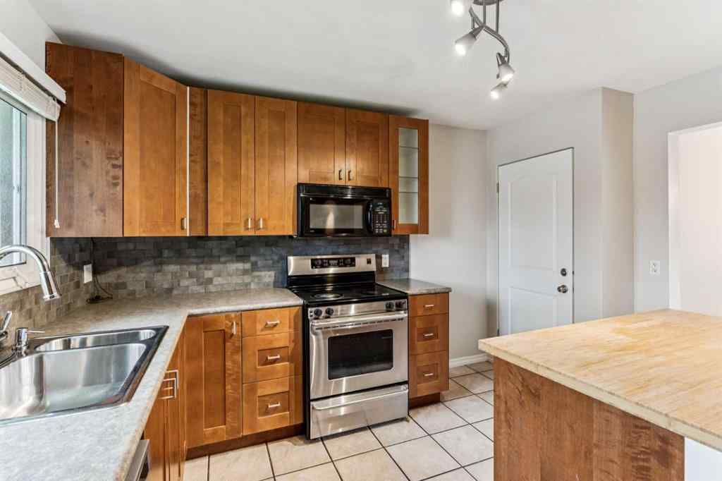 MLS® A2247777 - 439 Hendon Drive NW in Highwood Calgary, Residential