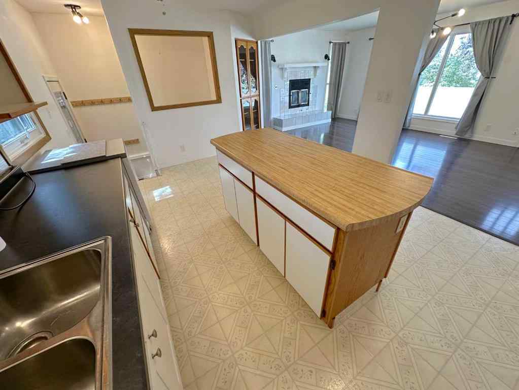 MLS® A2247783 - 4719 46 Avenue  in Palo Sylvan Lake, Residential