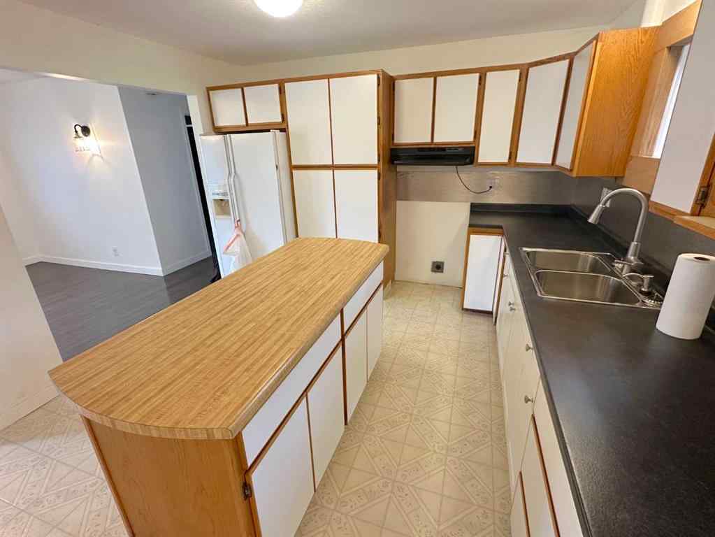 MLS® A2247783 - 4719 46 Avenue  in Palo Sylvan Lake, Residential