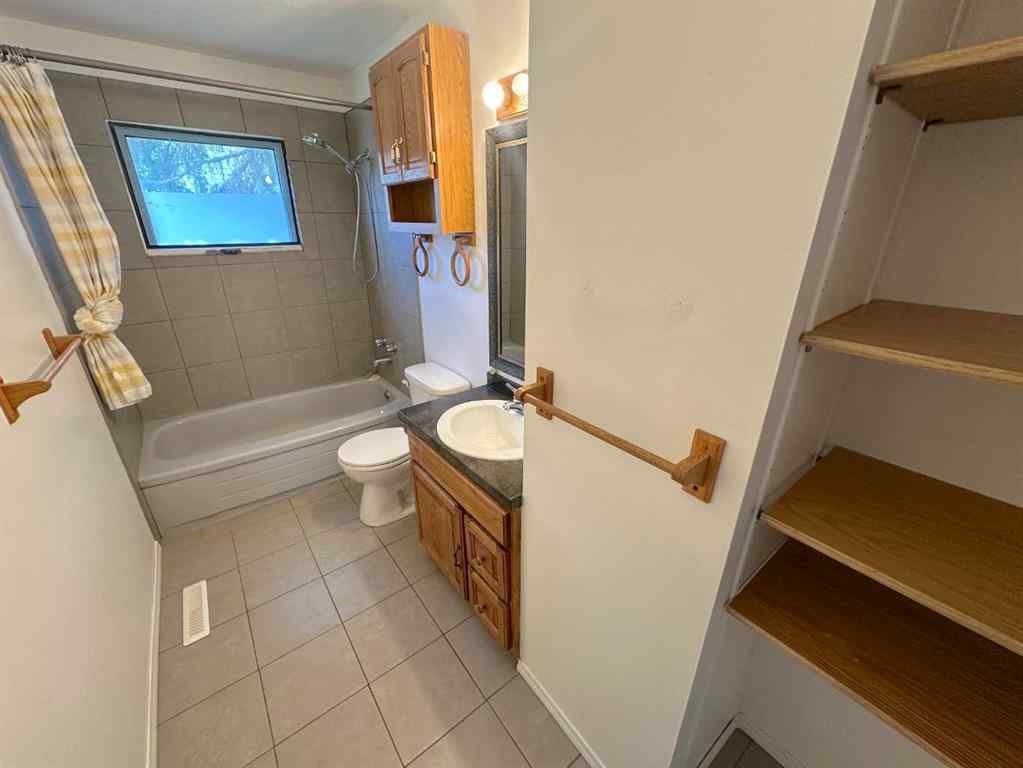 MLS® A2247783 - 4719 46 Avenue  in Palo Sylvan Lake, Residential