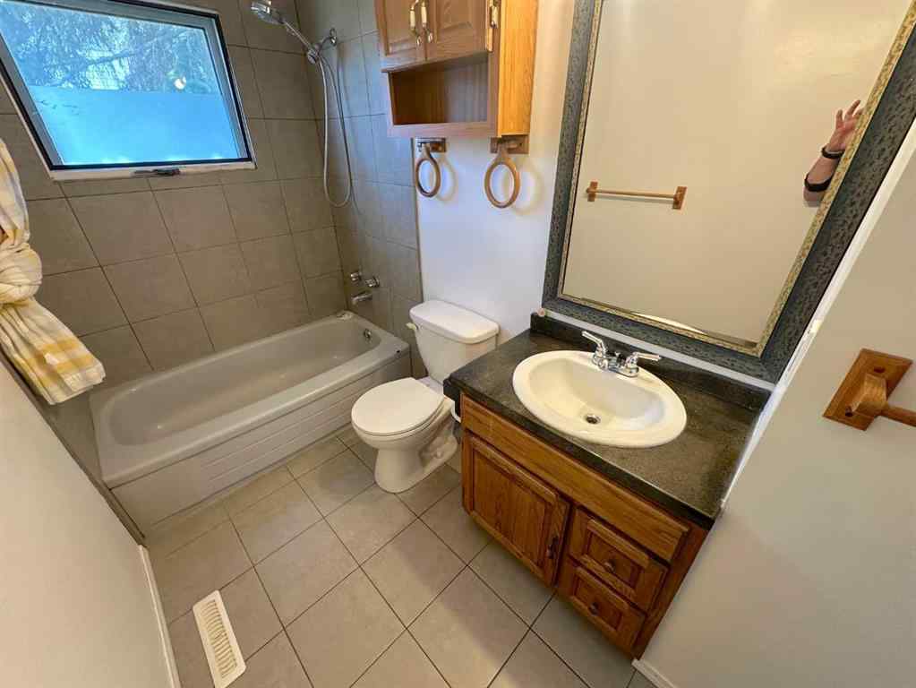 MLS® A2247783 - 4719 46 Avenue  in Palo Sylvan Lake, Residential