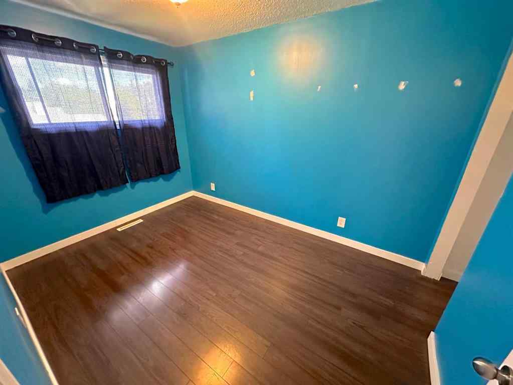 MLS® A2247783 - 4719 46 Avenue  in Palo Sylvan Lake, Residential