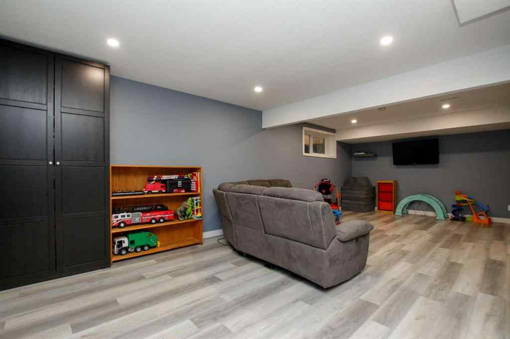 MLS® A2247835 - 6 Henderson Crescent  in Hawkridge Estates Penhold, Residential